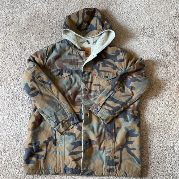Levi’s Fresh Leaves Sherpa Jacket
